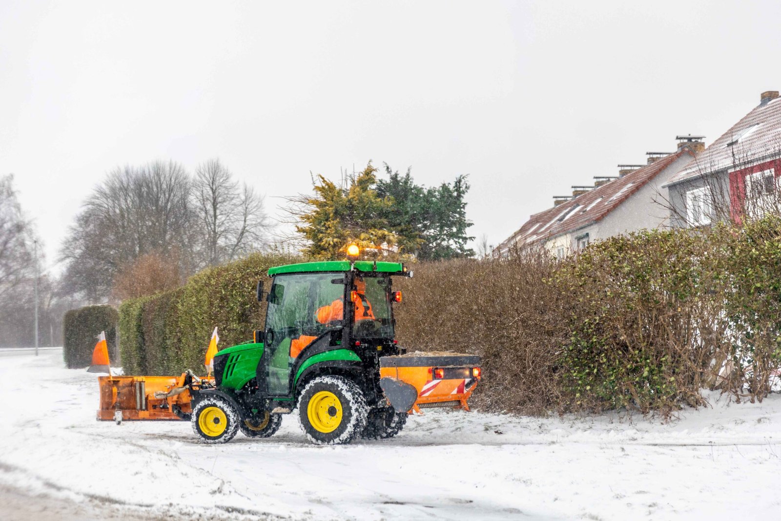 Choose the right snow removal company in Dallas. Get the top Ice Removal Dallas service for your winter needs.
